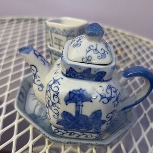 Children’s ceramic play tea set